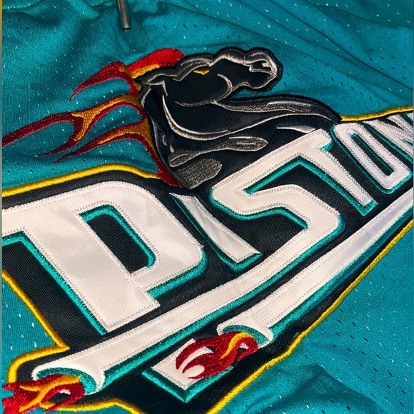 Men’s Detroit Pistons Retro NBA Throwback 1998-99 Just Don Basketball Shorts - Picture 6 of 8